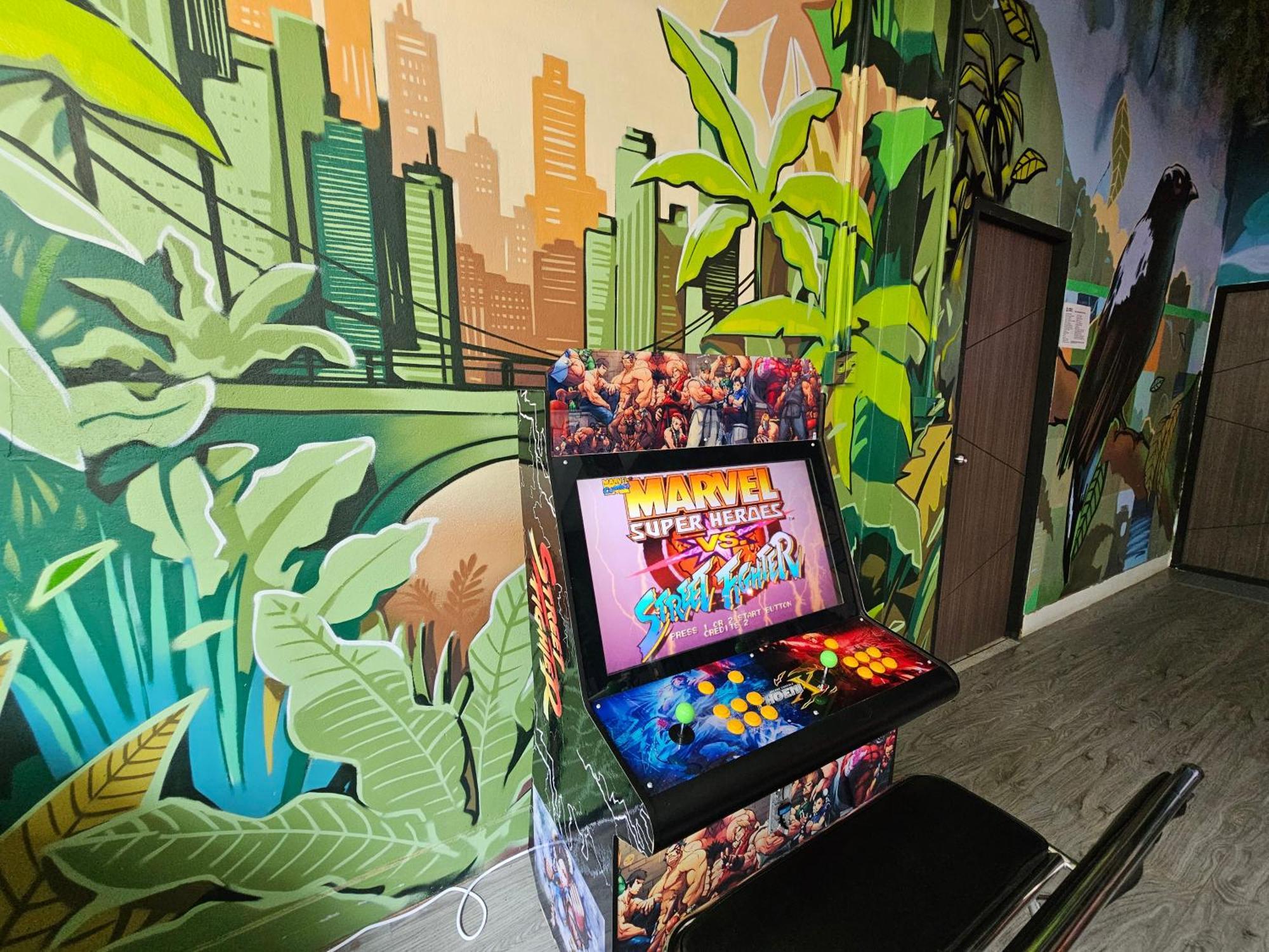 Urban Jungle Hostel Банкок Екстериор снимка