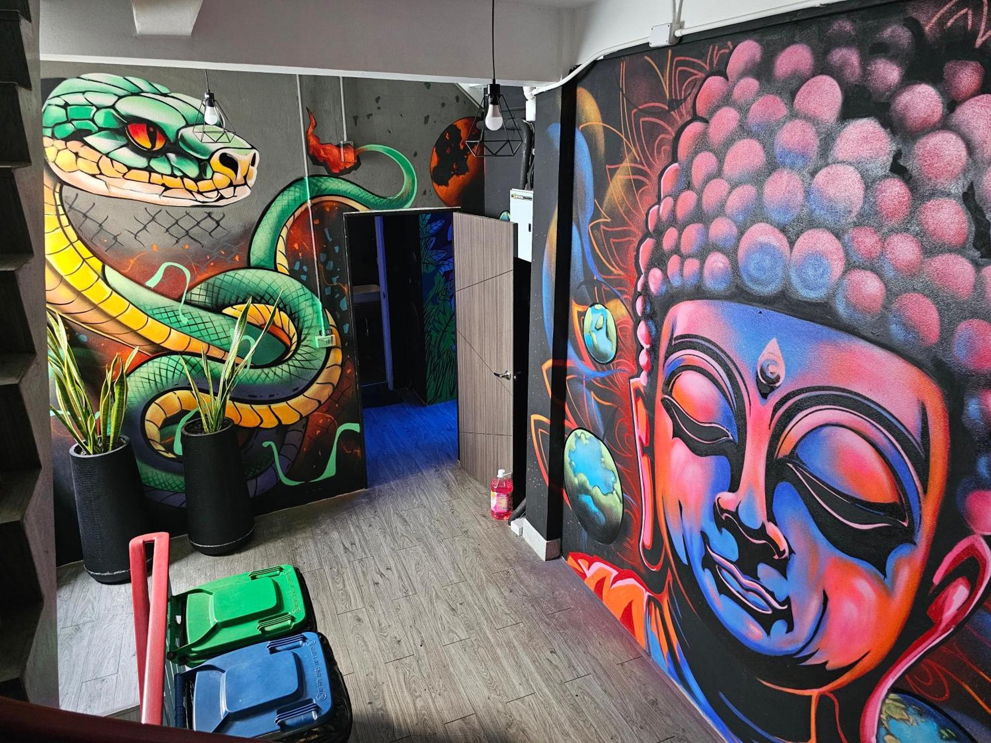 Urban Jungle Hostel Банкок Екстериор снимка