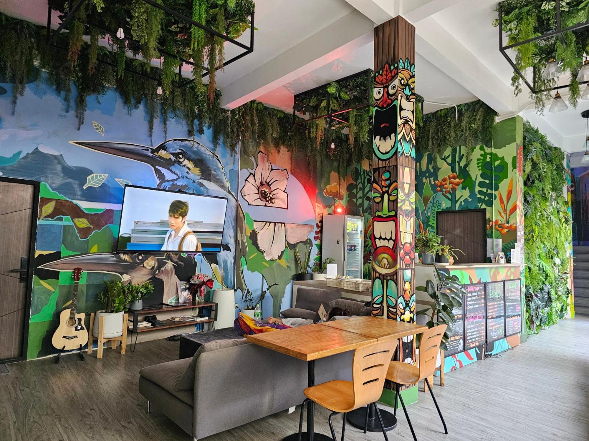 Urban Jungle Hostel Банкок Екстериор снимка