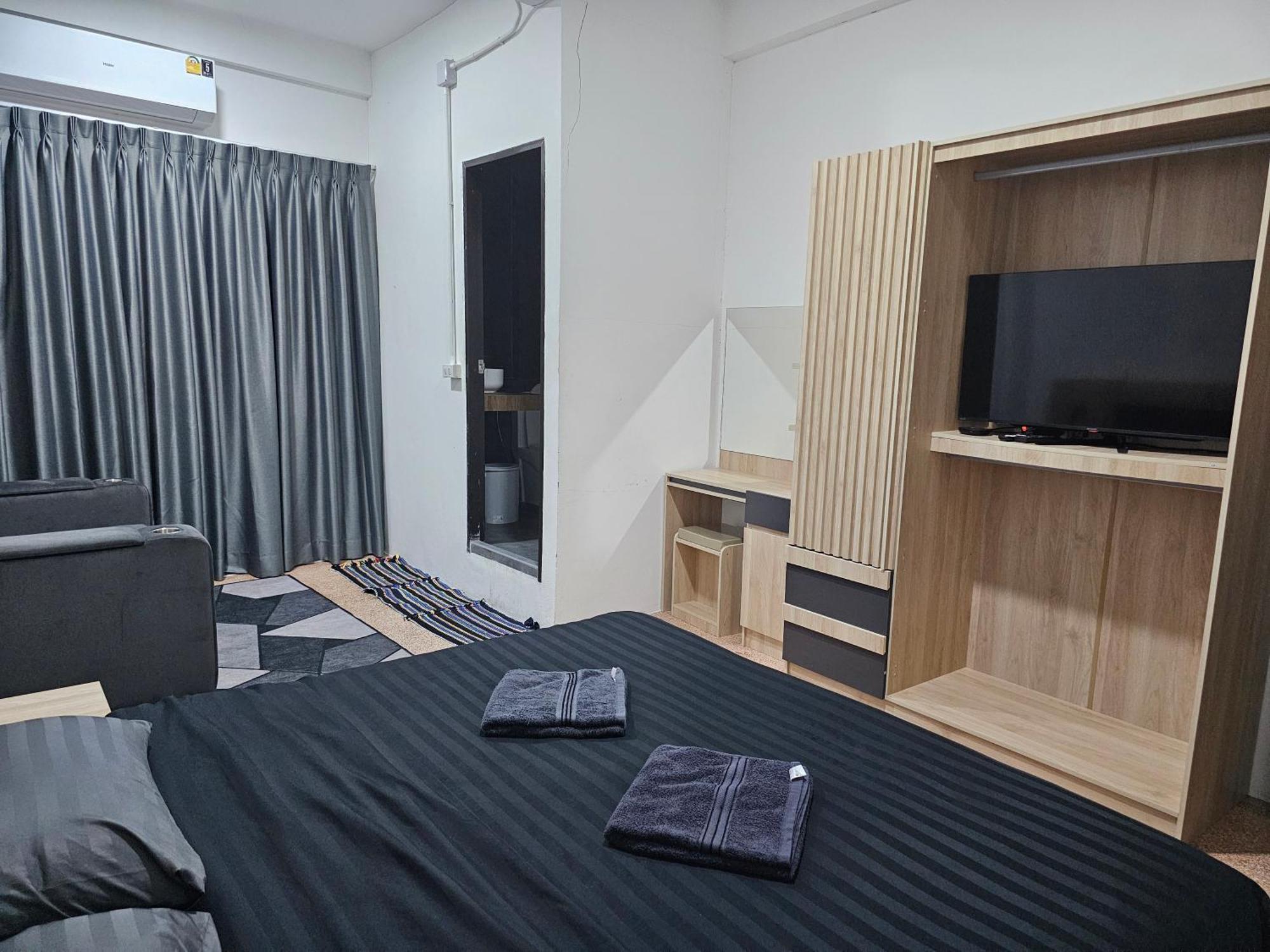 Urban Jungle Hostel Банкок Екстериор снимка